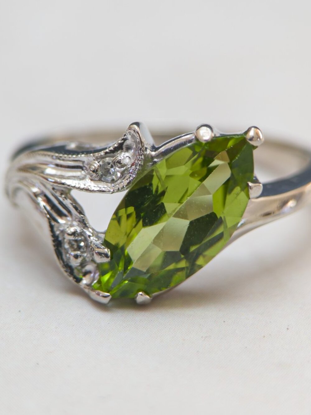 10K White Gold Marquise Peridot & Diamond Leaf-Swirl Ring, Sz 5.75— Hallmark USA